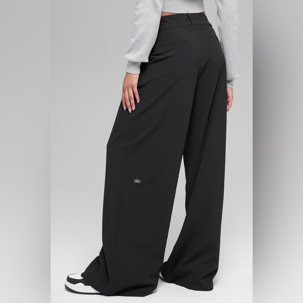 NWOT ALO High-Waist Dreamscape Trouser. Size M Long. - Picture 4 of 7